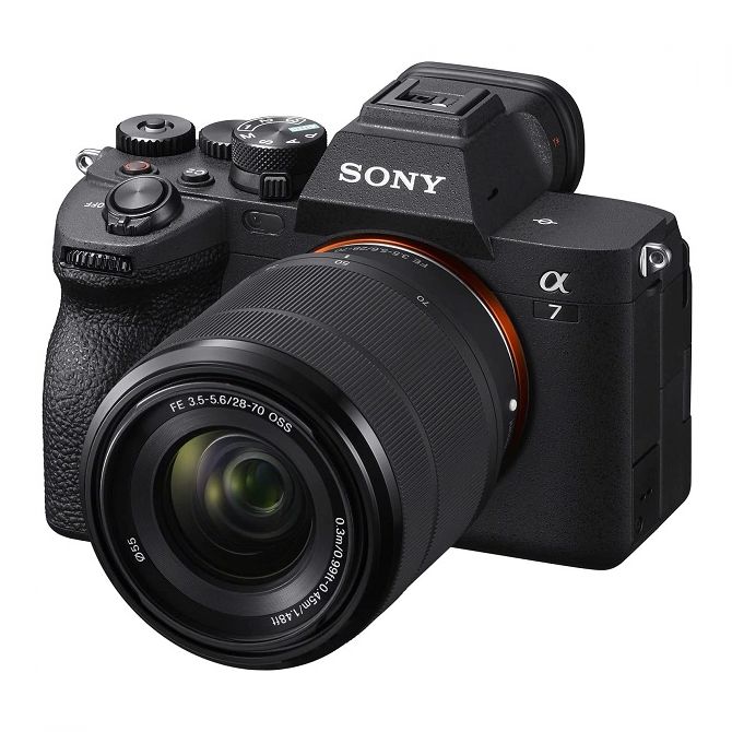 Sony Alpha ILCE-7M4KB, objektiv 28-70mm, OSS